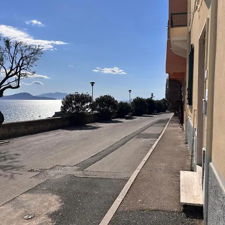 Tra Castello E Mare * Piombino